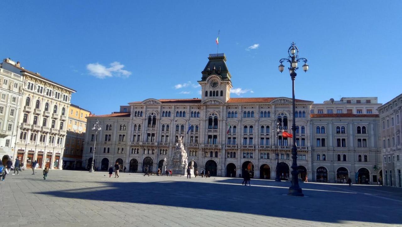 Casa Antica - Historical Apartment In Old City Center Trieste Exterior foto